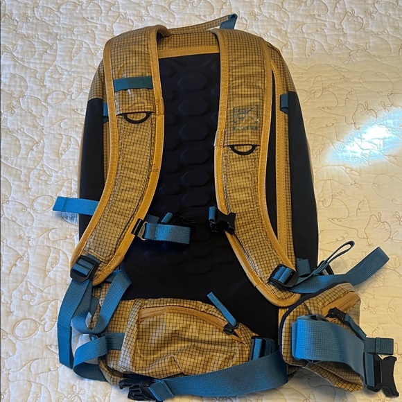 Burton Checkered Tan and Blue Backpack - Picture 7 of 11